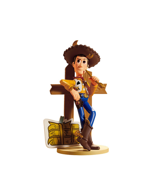 Figura Pop Mart Disney Pixar Spooky Night Series Toy Story Scarecrow Woody - www.figuraschile.com